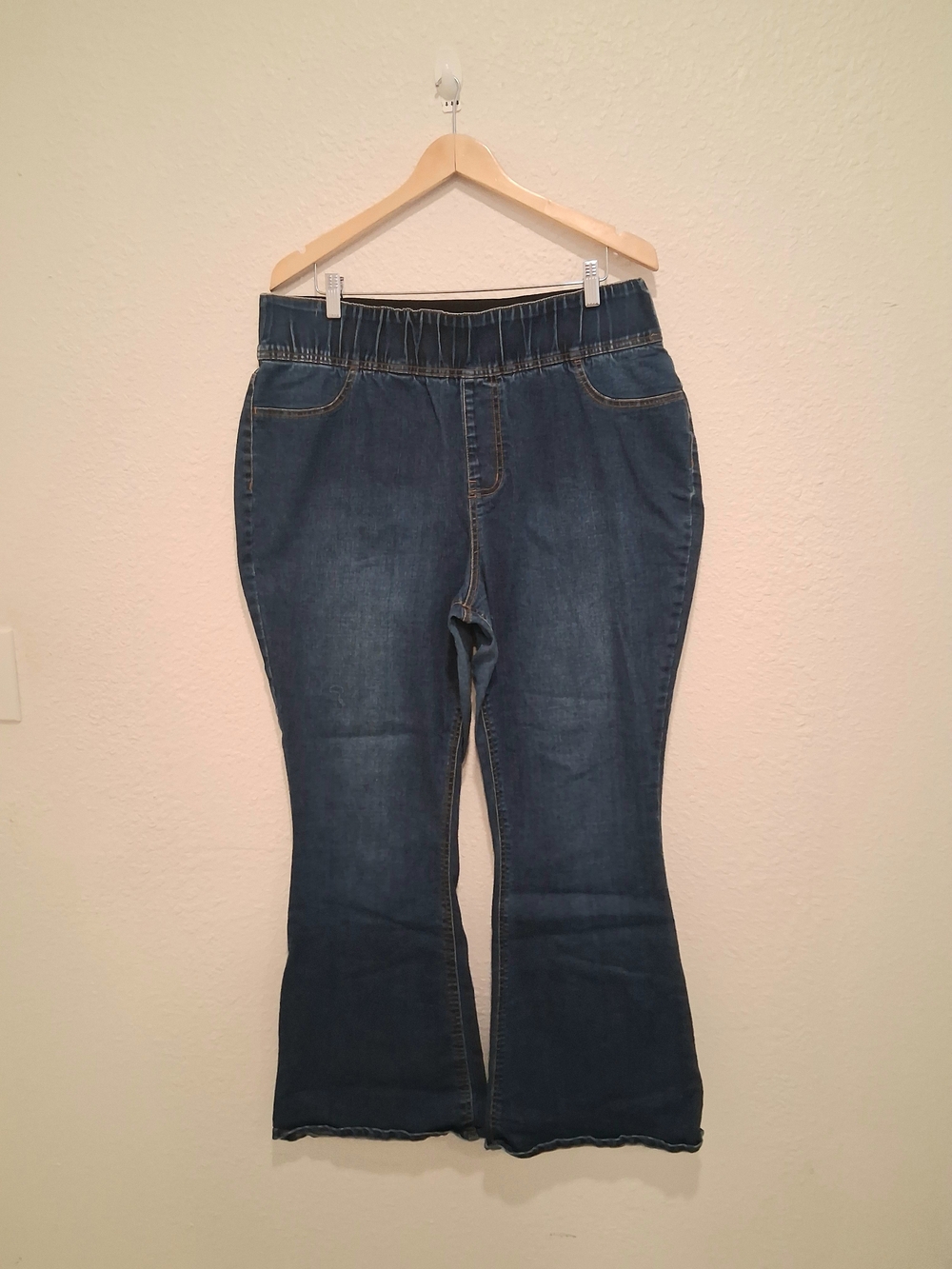 Women's New York & Company Pull On Wide Waist Jeans : 16W : #CN230010